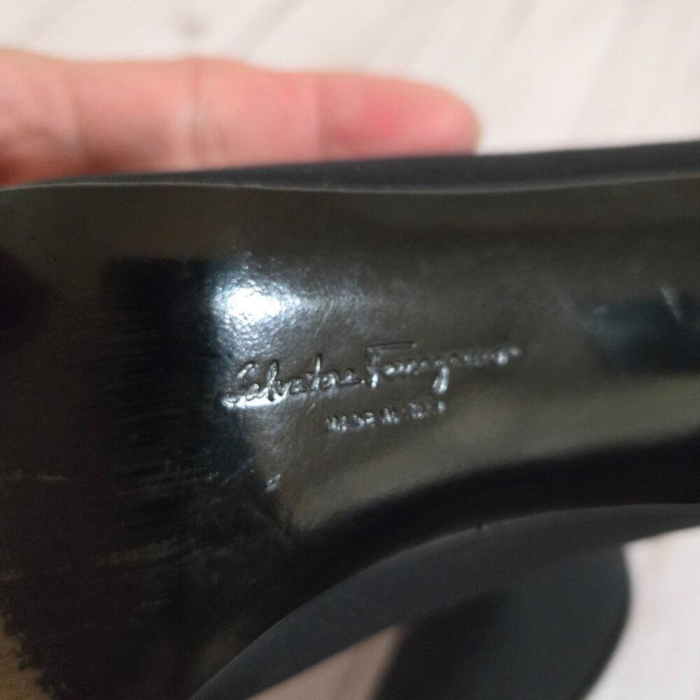 Salvatore Ferragamo Nisida Pumps Women 8 AA Narrow Black Suede Heels - Picture 10 of 10